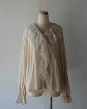 Load image into Gallery viewer, No.1613101 Lace Mix Ruffle Collar Long Puff Sleeve Front Snap Button Blouse