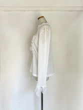画像をギャラリービューアに読み込む, Crew Neck High Count Twist Yarn  Sheer Waffle Shirring Lace Frill P/O
