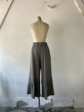 画像をギャラリービューアに読み込む, Elastic Waist Side Pocket  Gathered Frill long Pants #1521409
