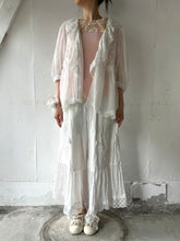 Load image into Gallery viewer, No.1611003　Tulle Mix Frill Half Sleeve Shell Neck P/O
